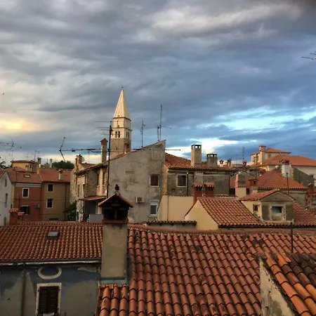 10 Veliki Trg * Izola