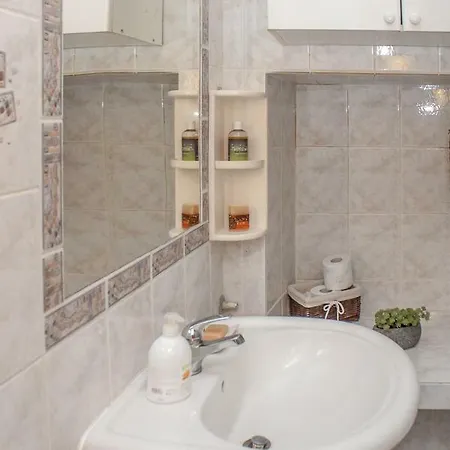10 Veliki Trg Izola